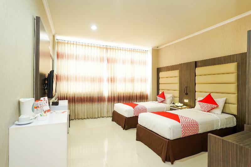 Oyo 235 Maumu Hotel & Lounge Surabaya Exterior foto
